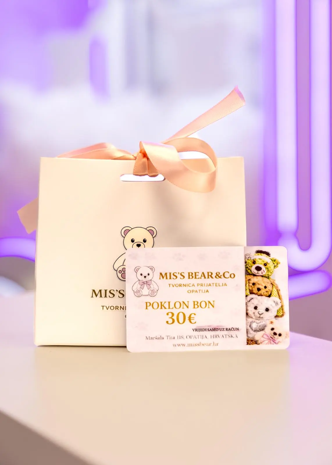 Poklon bon Mis's Bear & Co s elegantnom poklon vrećicom